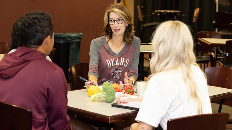 Missouri State nutrition and dietetics professor Natalie Allen speaking to dietetics intern and student-athletes about food and nutrition.